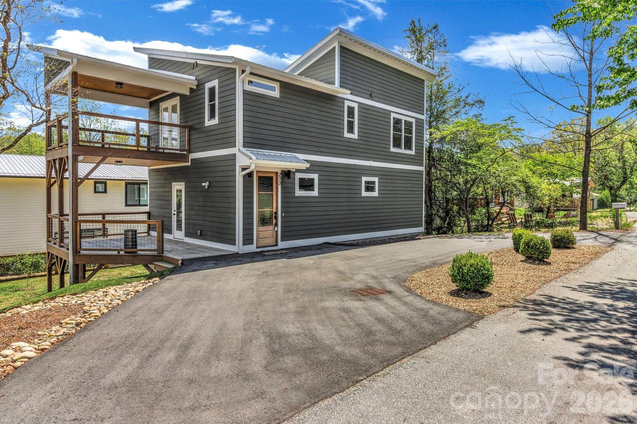 200 Stafford St., Black Mountain, NC 28711