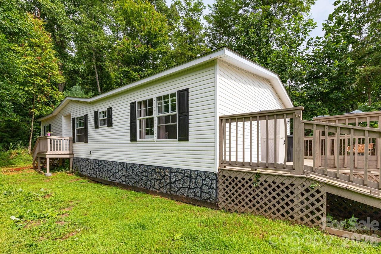 205 Sleepy Hollow Dr., Mars Hill, NC 28754