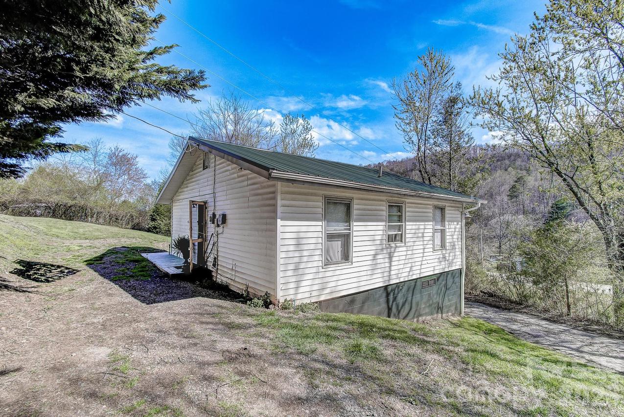 6 Lands End Dr., Candler, NC 28715