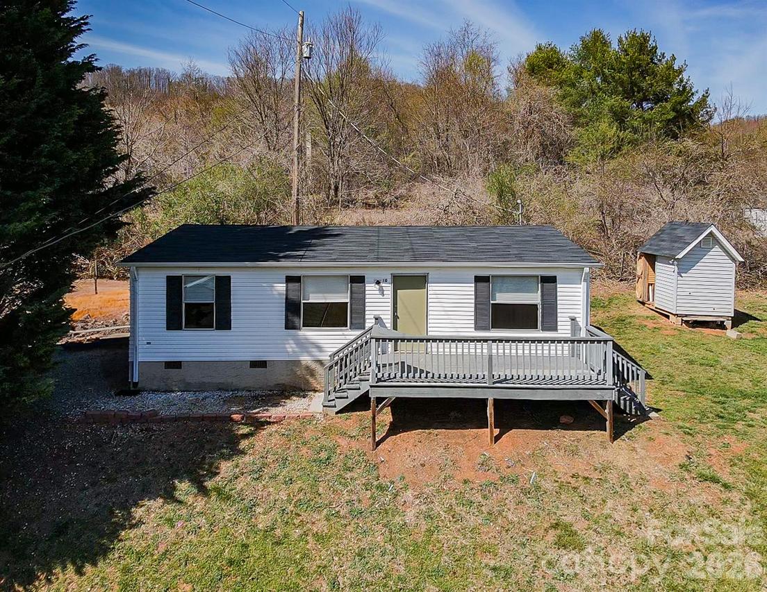 10 Lands End Dr., Candler, NC 28715