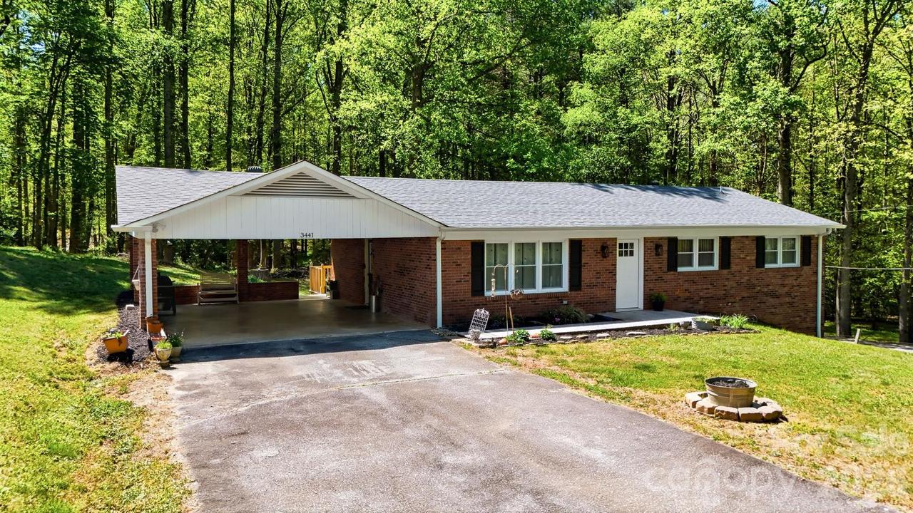 3441 Spencer Heights Pl., Lenoir, NC 28645