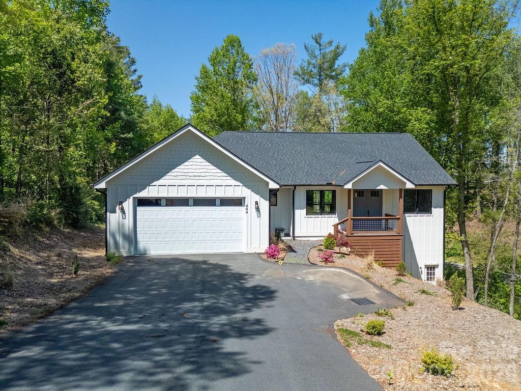 404 High Ridge Dr., Mills River, NC 28759