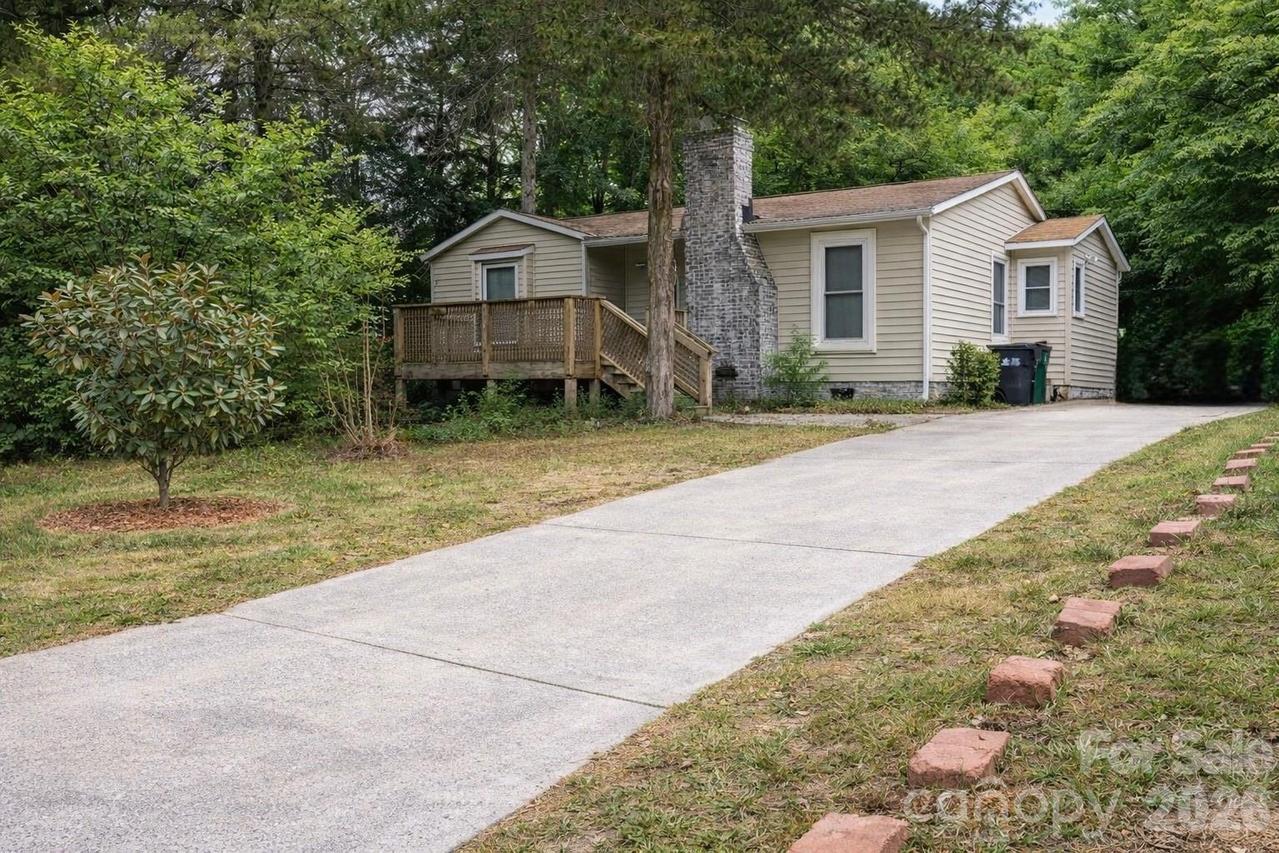 7811 Heatherdale Ct., Charlotte, NC 28212