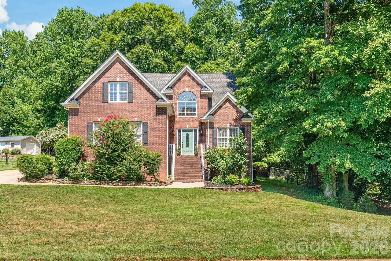 1006 Strawberry Ln., Gastonia, NC 28054