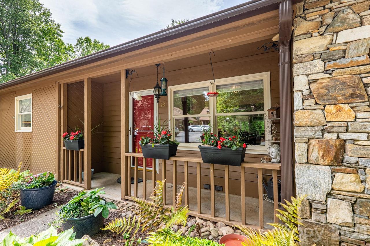 12 Pencross Cir., Etowah, NC 28729