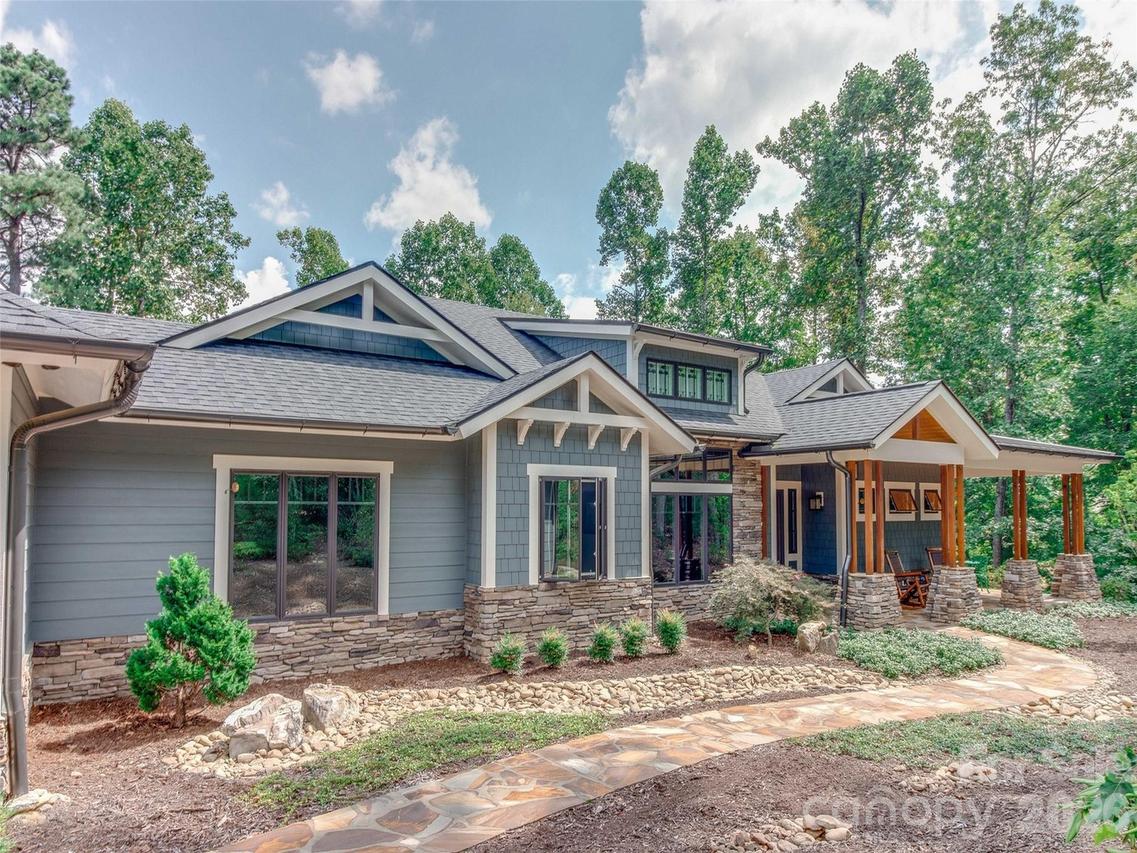72 Dusky Ct., Hendersonville, NC 28739