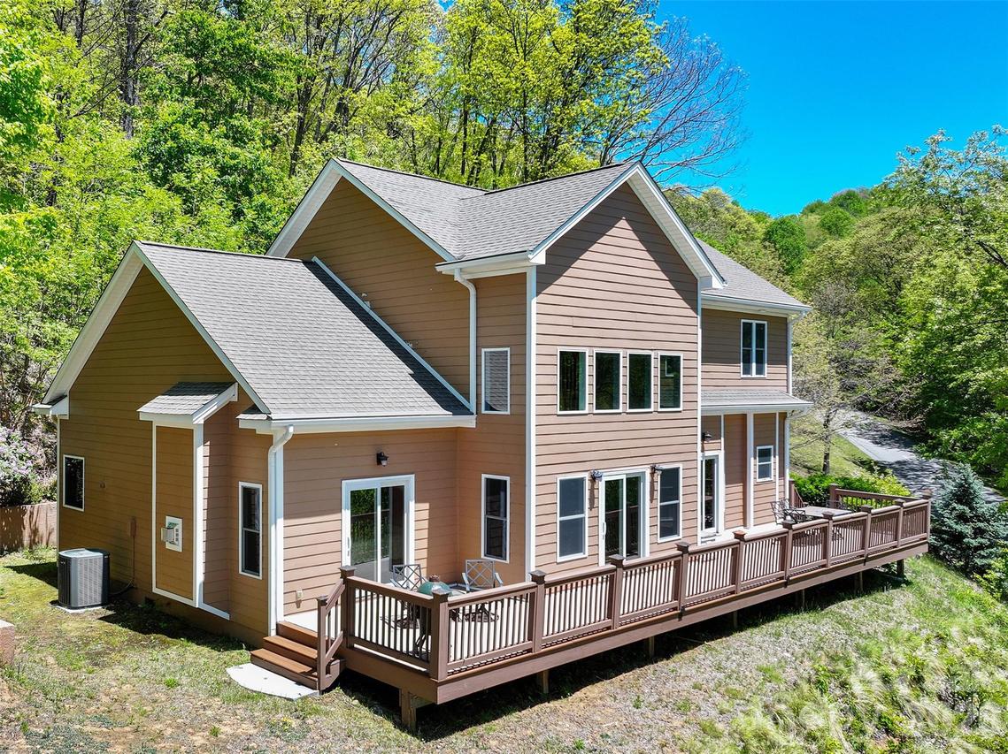 1033 Presidential Dr., Waynesville, NC 28786