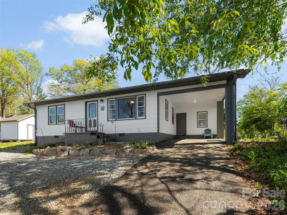 209 Wilmont Dr., Hendersonville, NC 28792