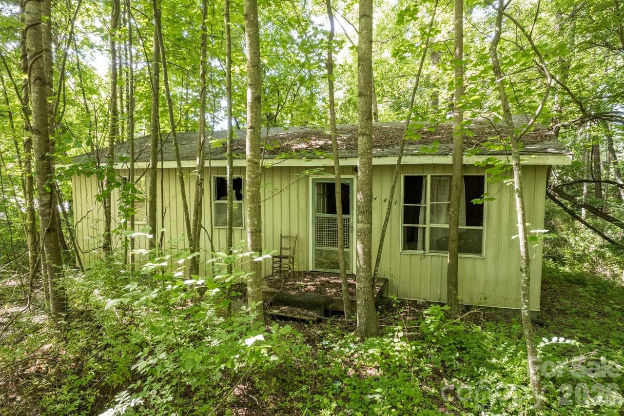 17 Chicago Ave., Black Mountain, NC 28711