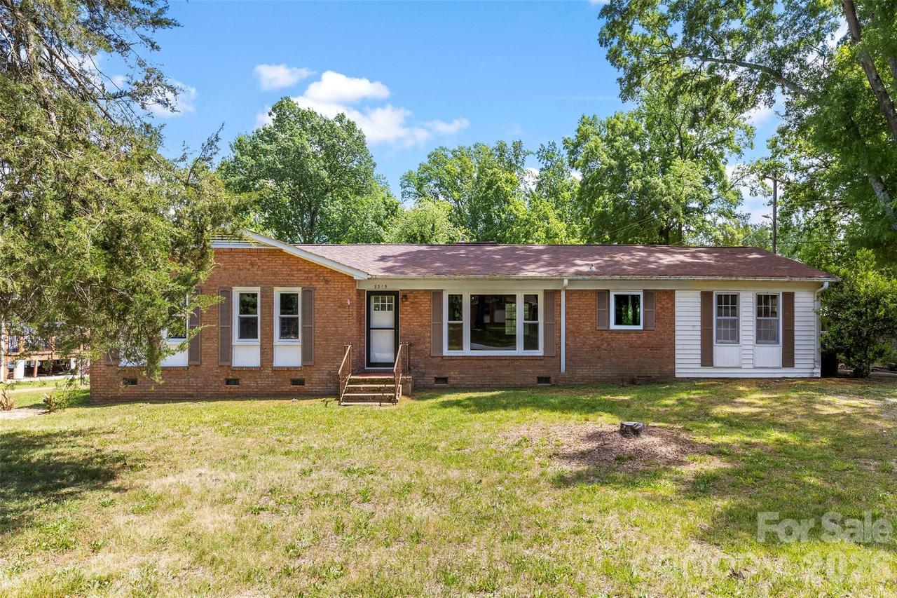 8315 Westbourne Dr., Charlotte, NC 28216