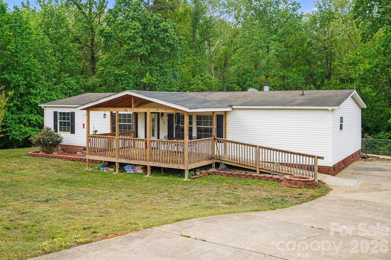 2009 Rocky Creek Ln., Dallas, NC 28034