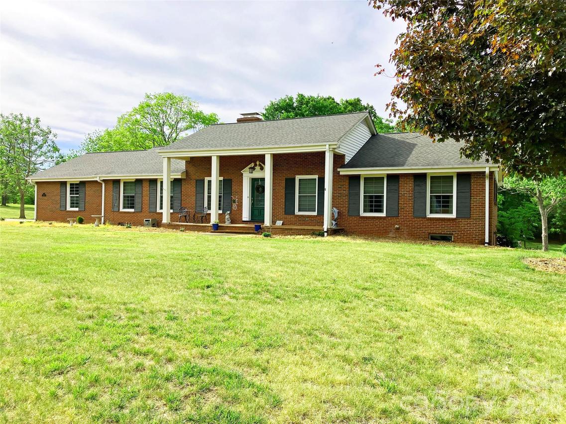 151 Lincoln Rd., Forest City, NC 28043