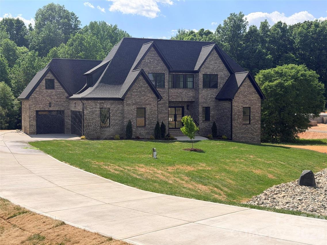 7701 Willowdale Dr., Waxhaw, NC 28173