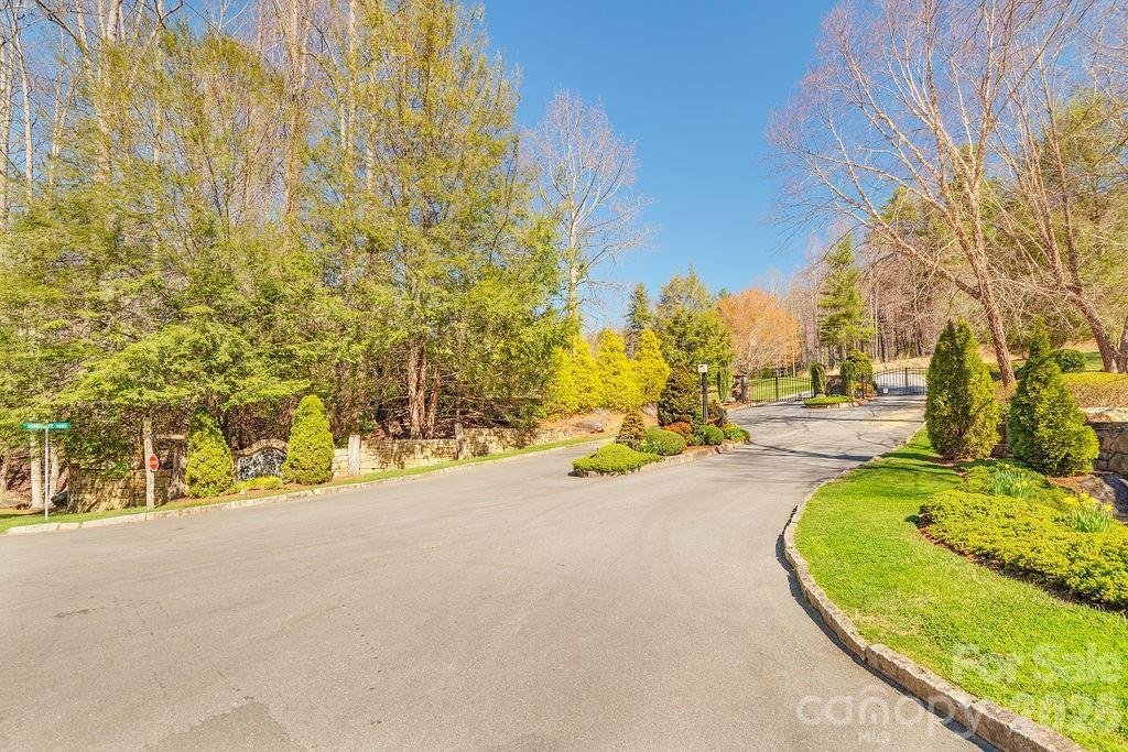 461 Somersby Pkwy., Hendersonville, NC 28739