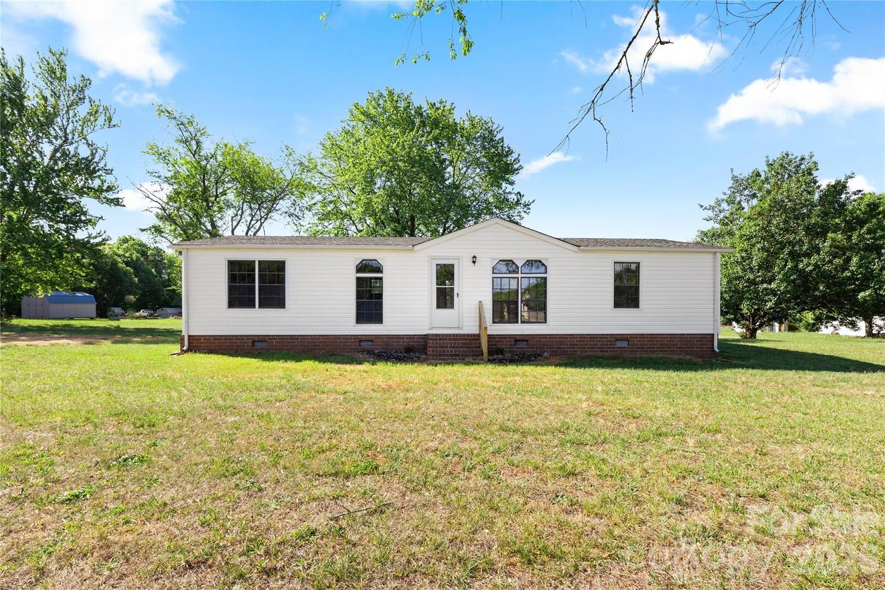 8511 Cloverfield Dr., Kannapolis, NC 28081