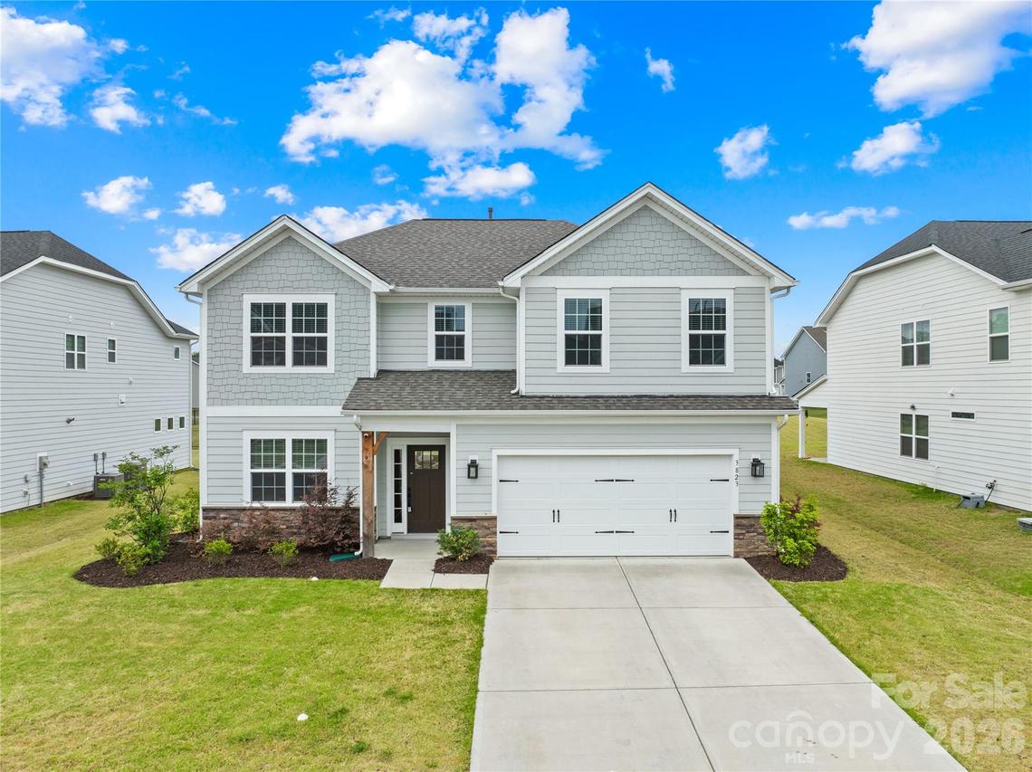 3823 Dahlia Dr., Harrisburg, NC 28075