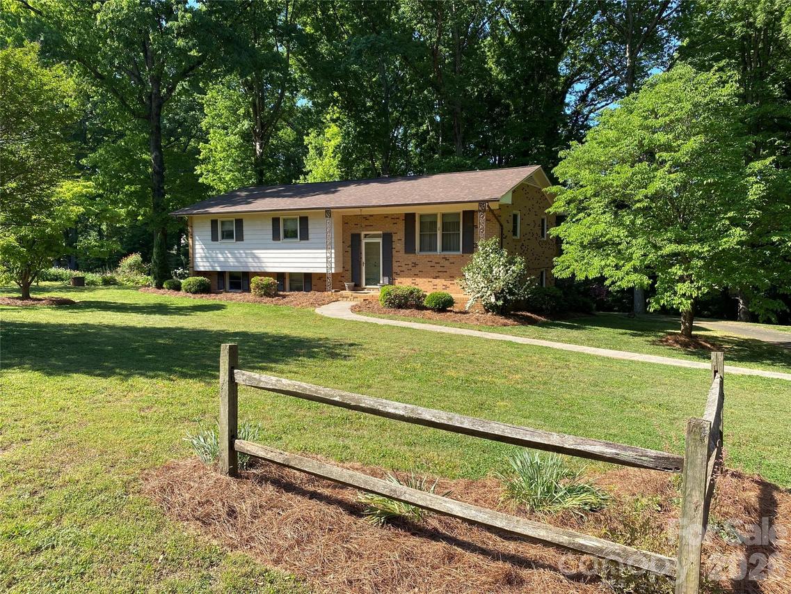234 Suncrest Rd., Cherryville, NC 28021