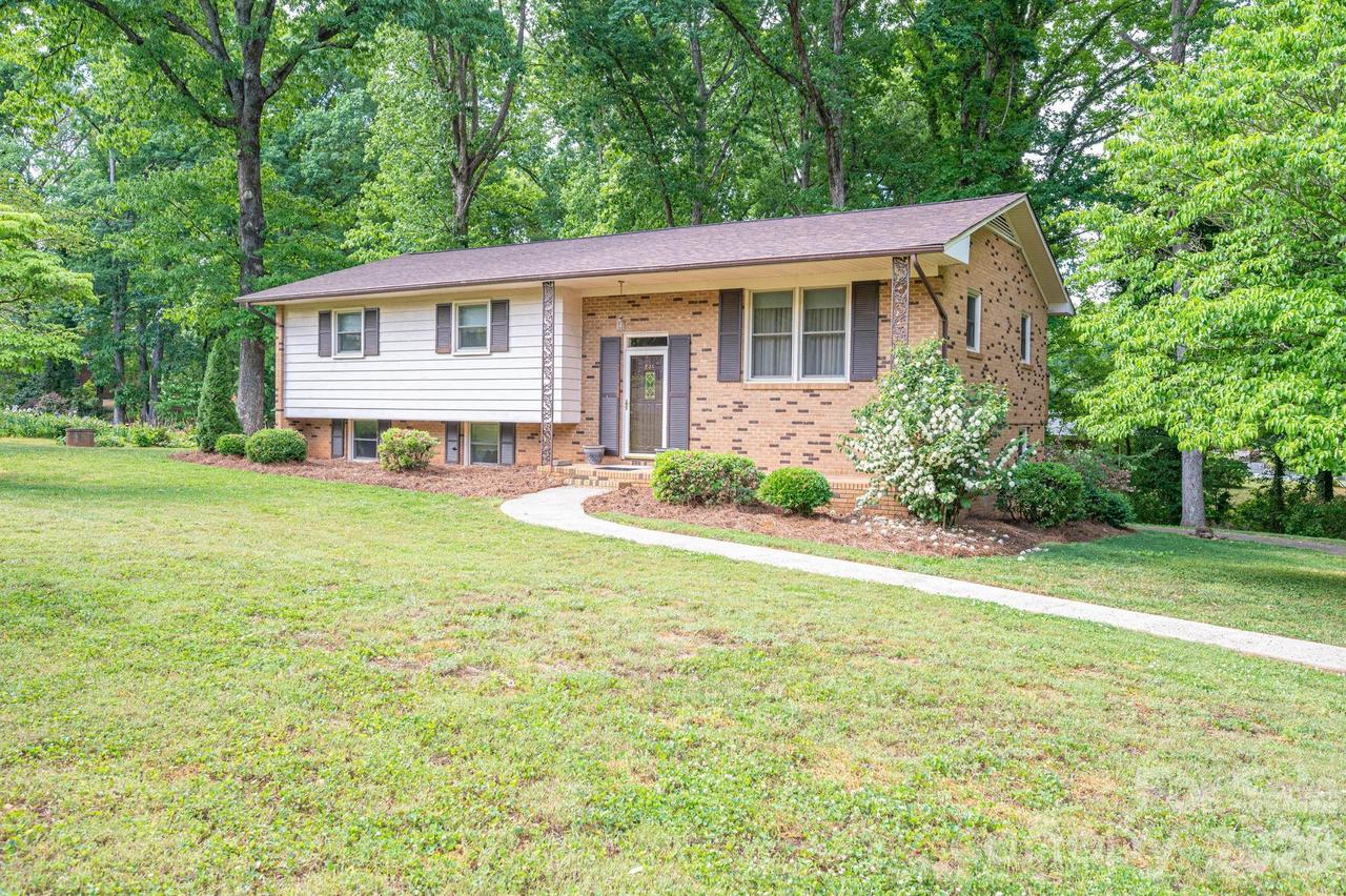 234 Suncrest Rd., Cherryville, NC 28021