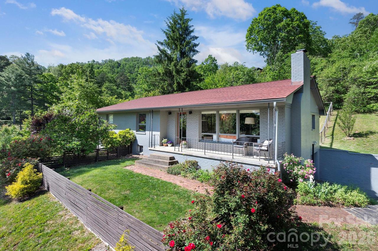 301 Stratford Rd., Asheville, NC 28804