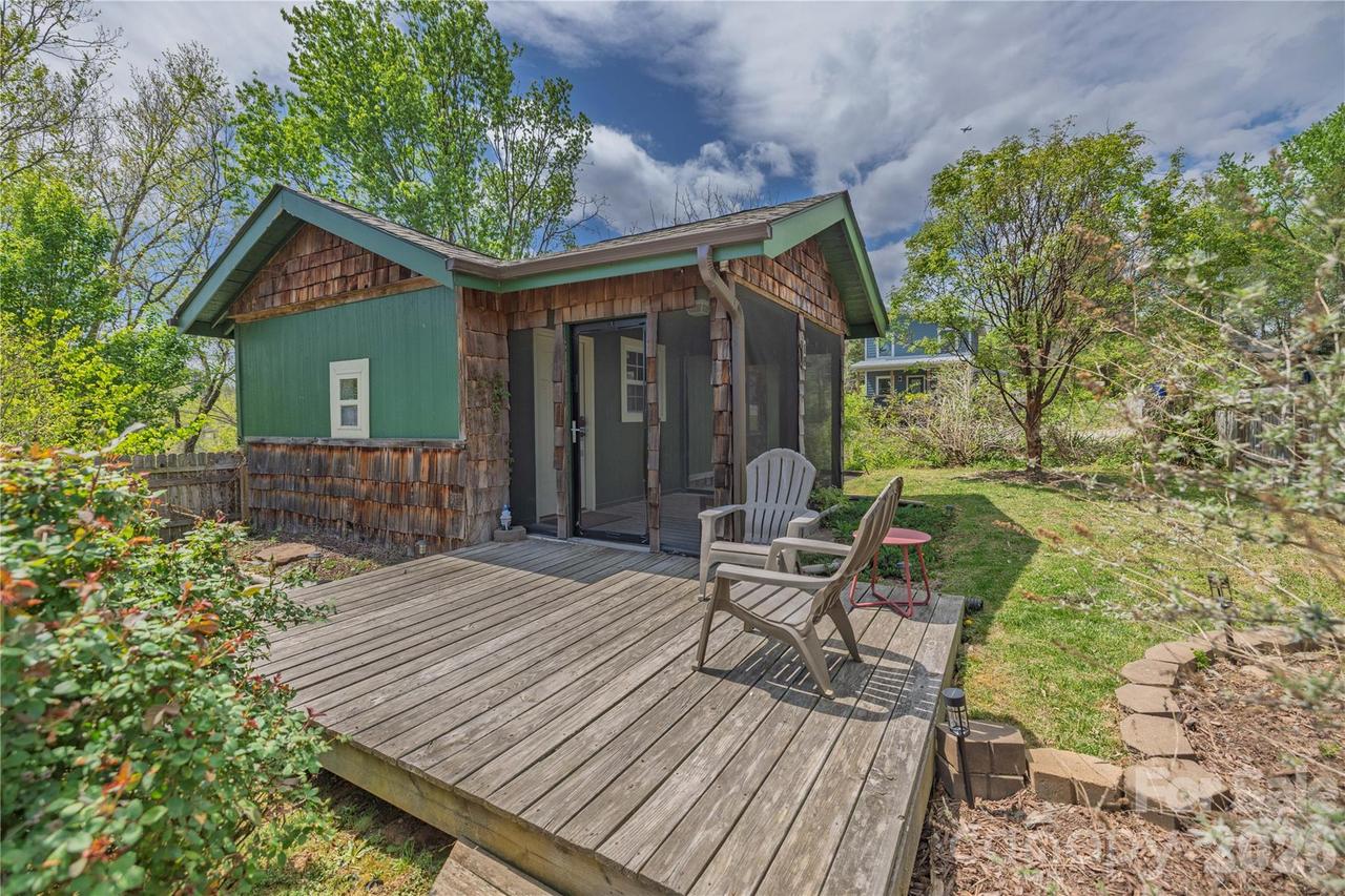 18 Hopedale Cir., Asheville, NC 28806