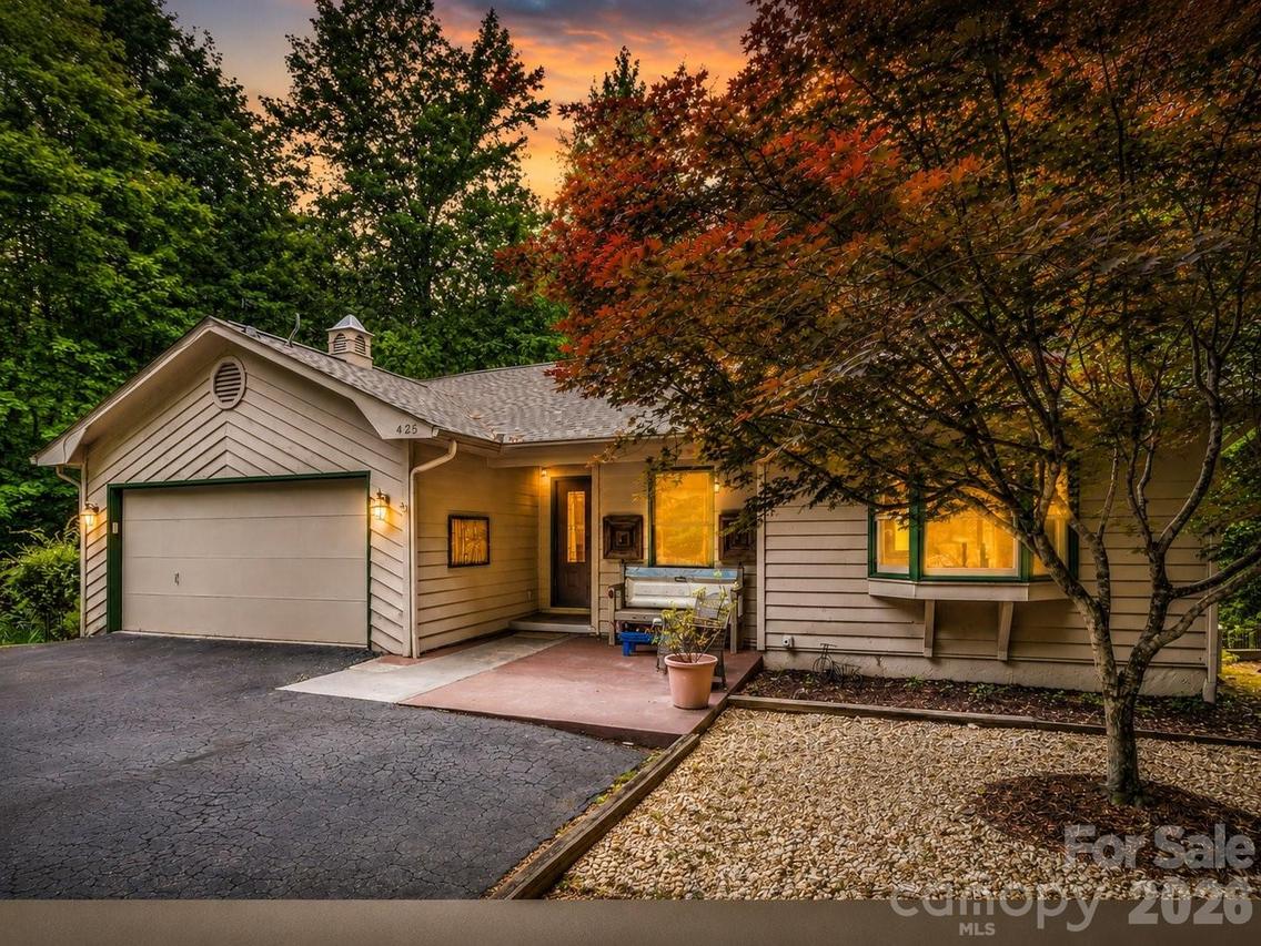 425 Winesap Blvd., Lake Lure, NC 28746