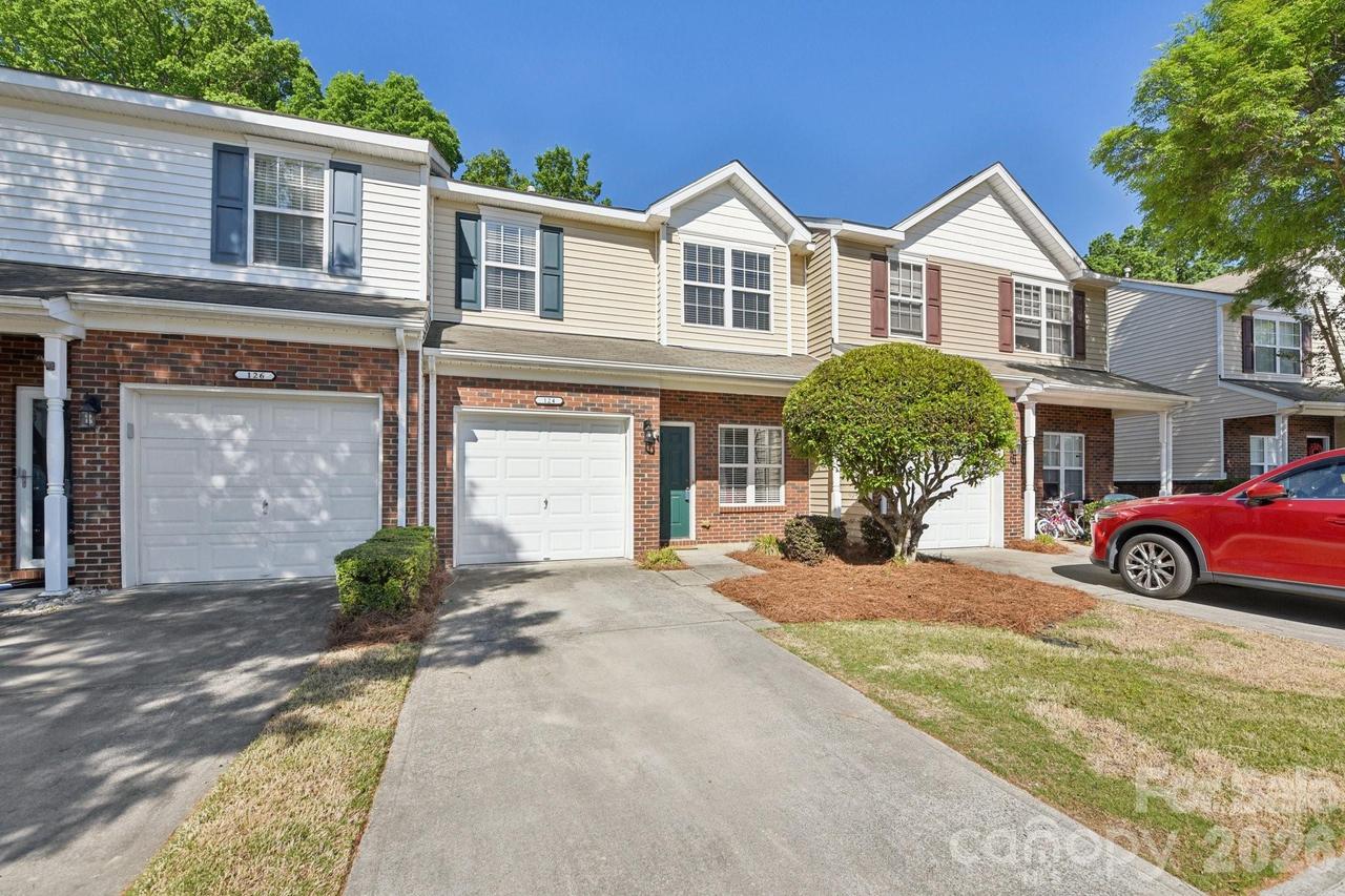 124 Clydesdale Ct., Matthews, NC 28104