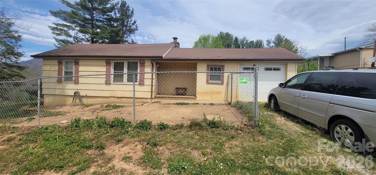 60 Mingus St., Canton, NC 28716