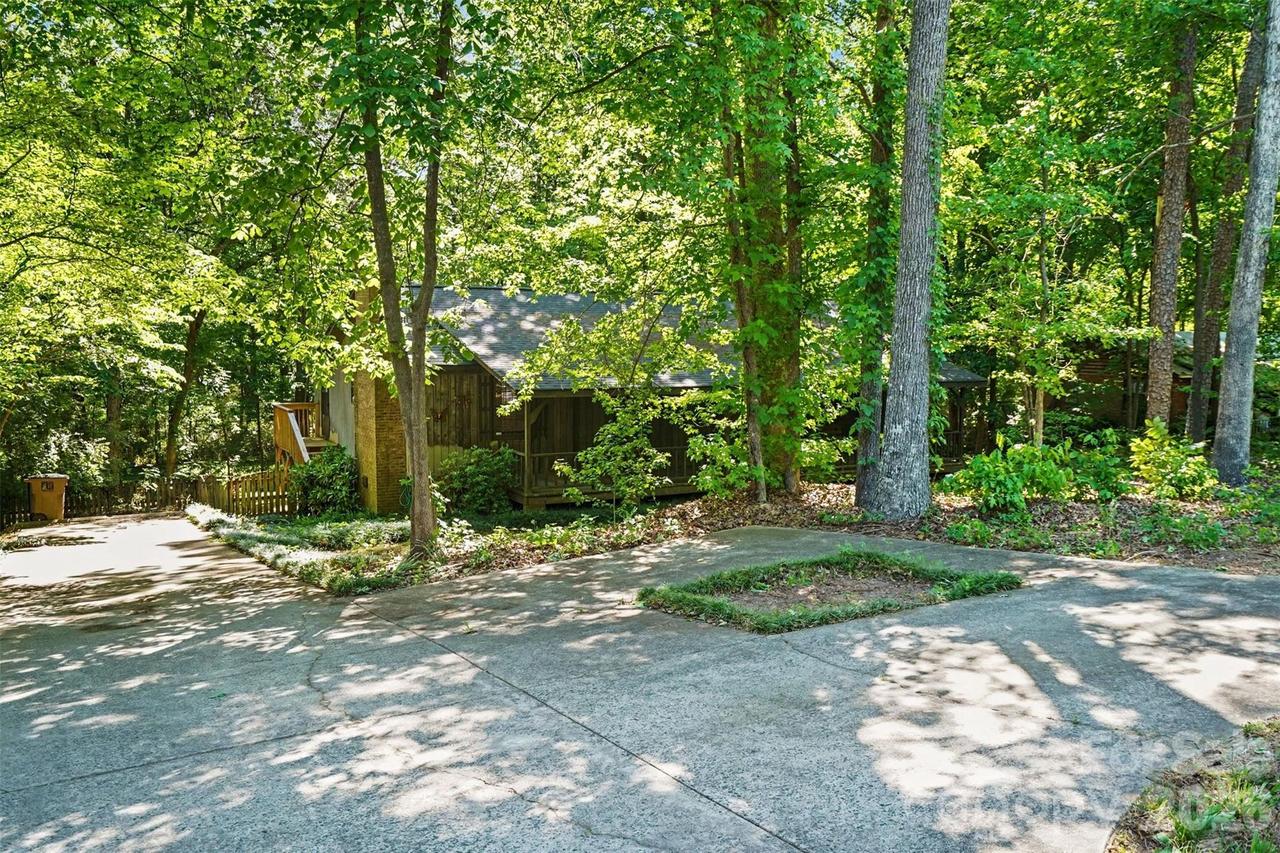 5921 Senconee Rd., Matthews, NC 28104