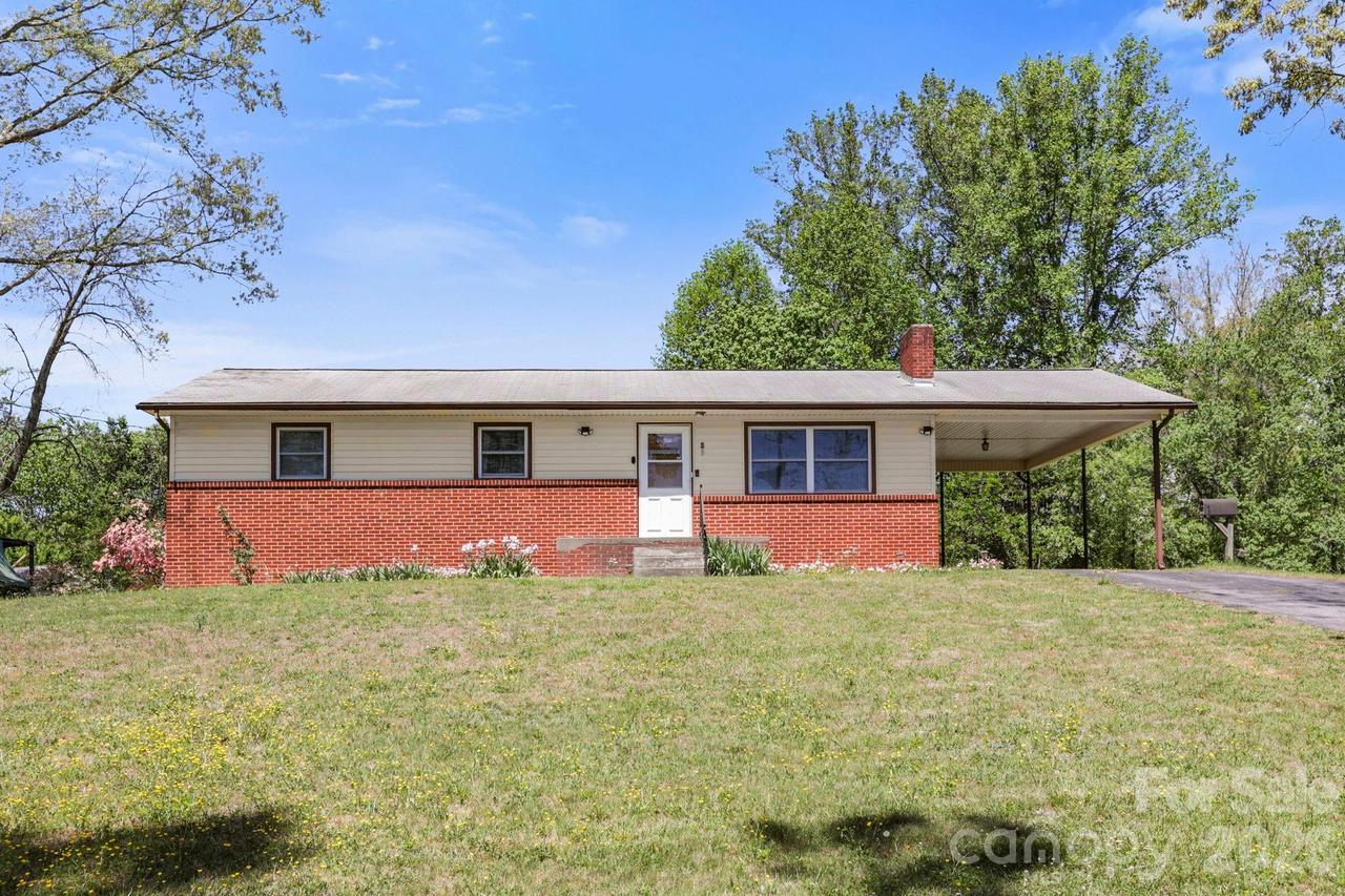 41 Hartshorn Dr., Candler, NC 28715