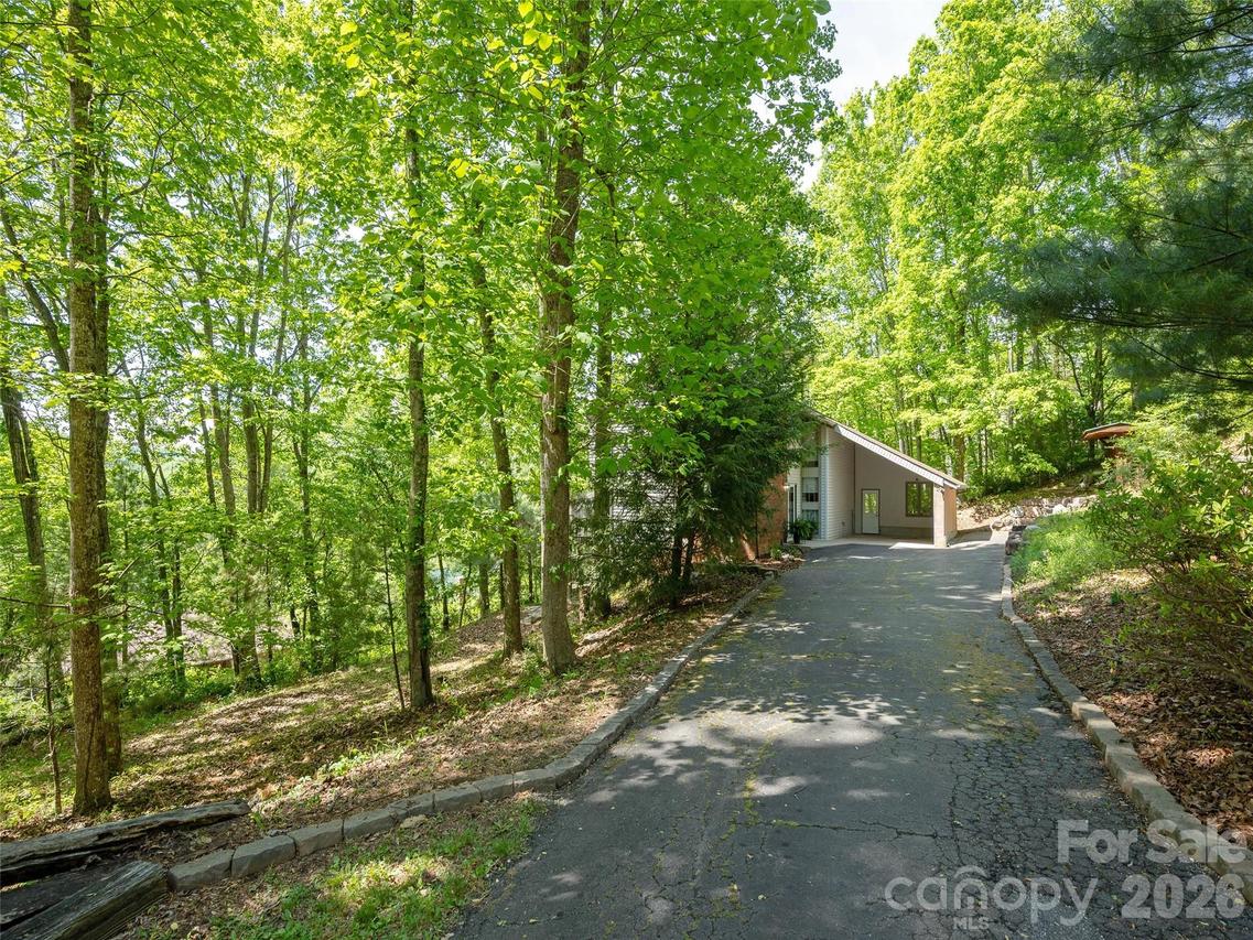 142 Sequoyah Hills Dr. #9, Fletcher, NC 28732