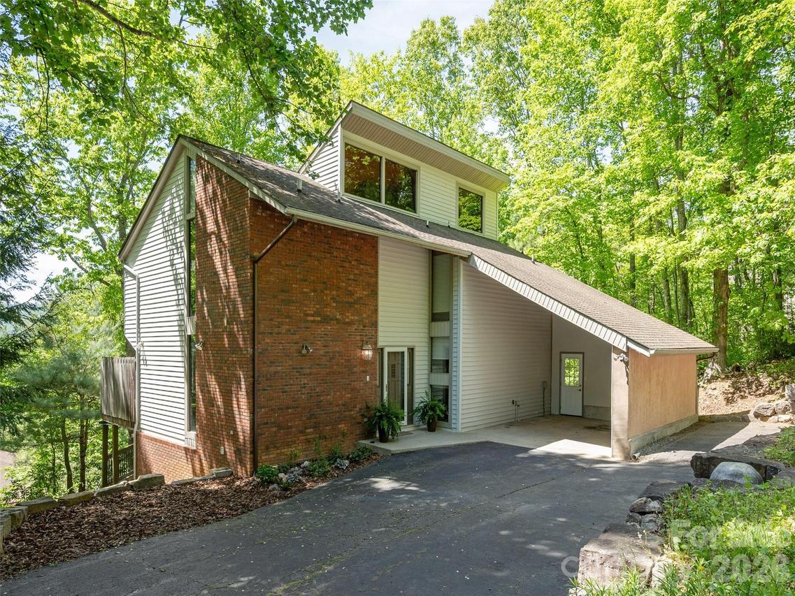 142 Sequoyah Hills Dr. #9, Fletcher, NC 28732