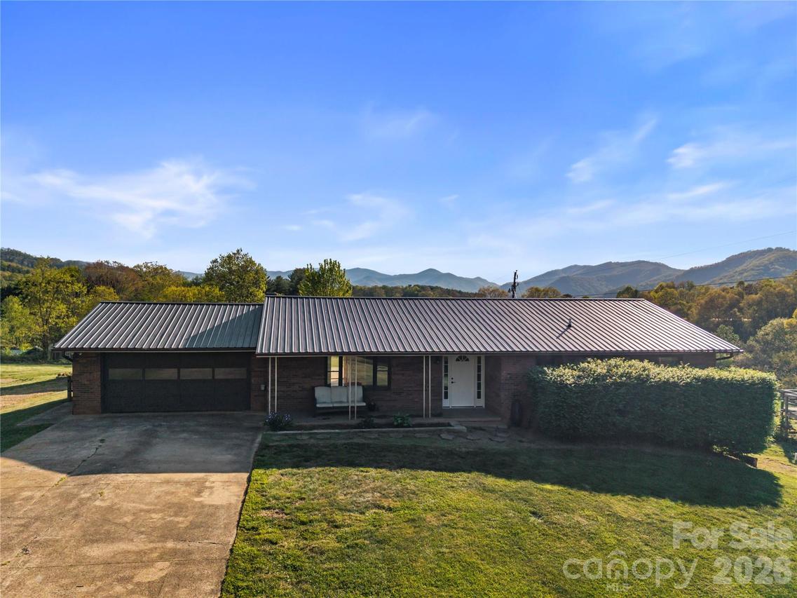 882 Queentown Rd., Canton, NC 28716