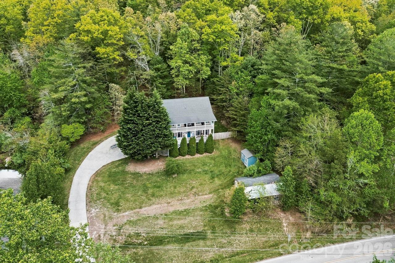 10 Country Rd., Hendersonville, NC 28791