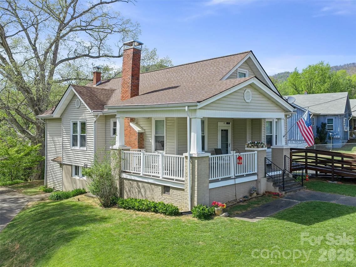 45 Summit St., Burnsville, NC 28714