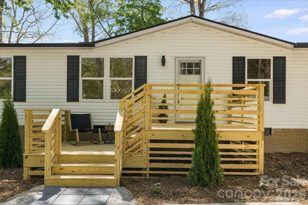 4 Woodscape Dr., Mills River, NC 28759