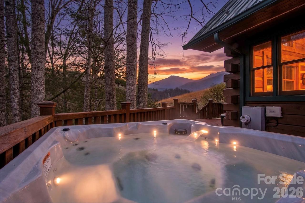 101 Jack Straw Ln., Burnsville, NC 28714