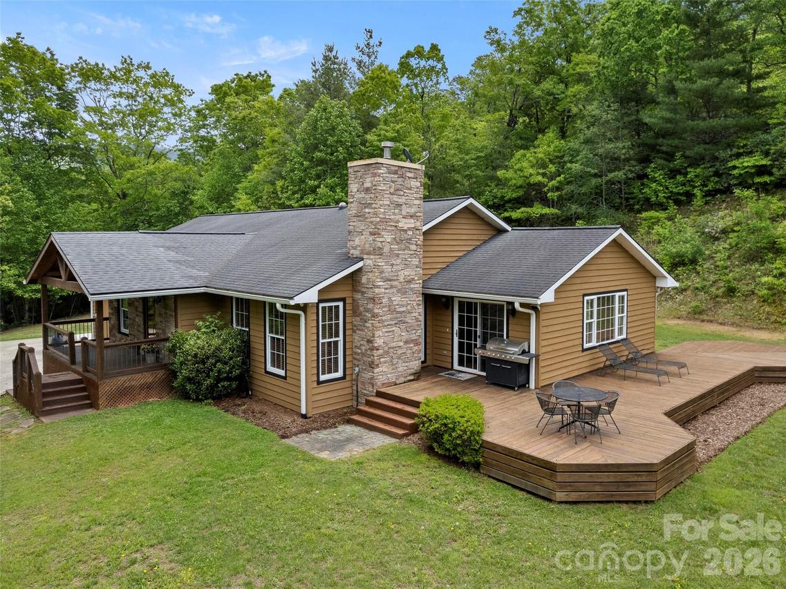 609 N Fork Rd., Black Mountain, NC 28711