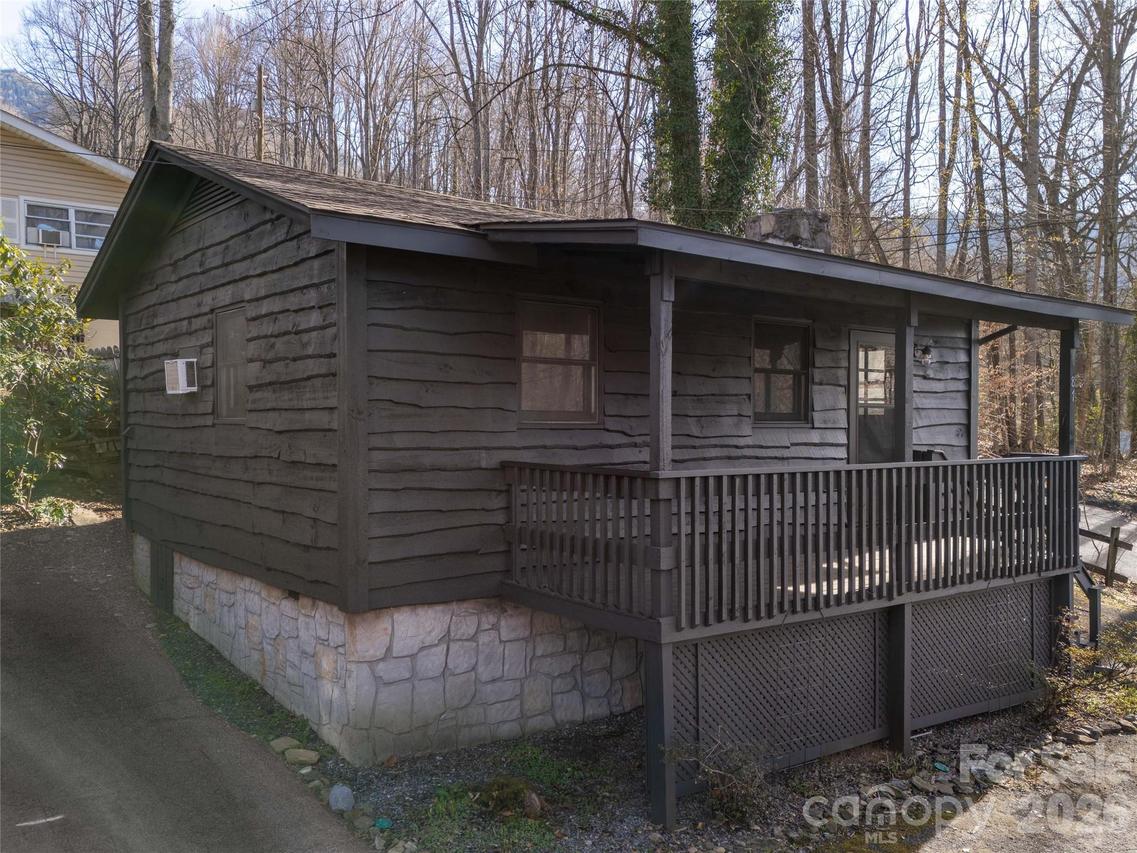 87 Sassafras Ln., Maggie Valley, NC 28751
