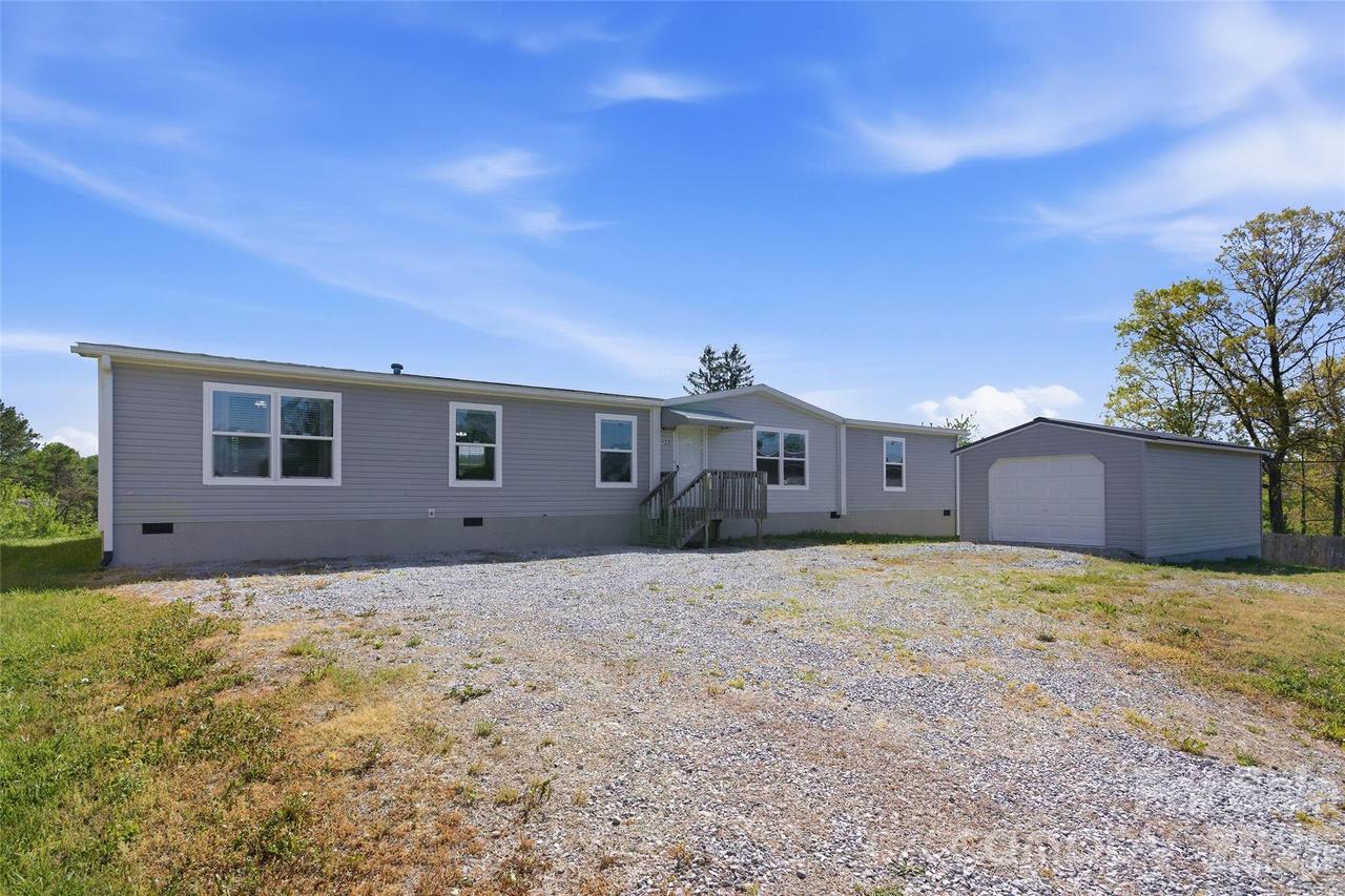 123 Big Oak Rd., Hendersonville, NC 28792