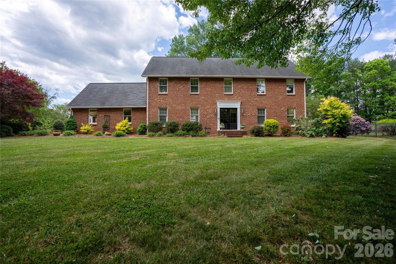 372 Baymount Dr., Statesville, NC 28625