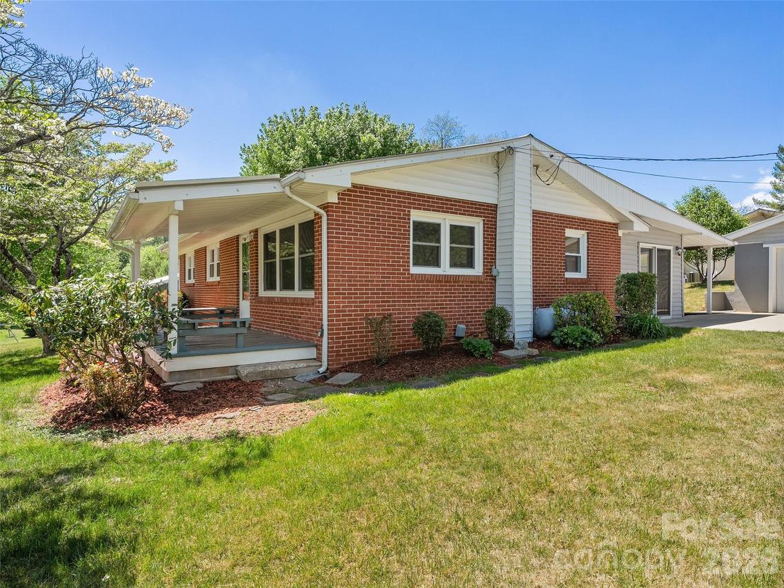 17 W Farley St., Waynesville, NC 28786