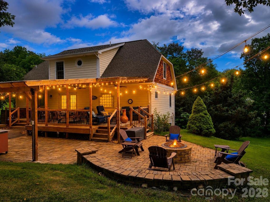 17 Squires Ln., Candler, NC 28715