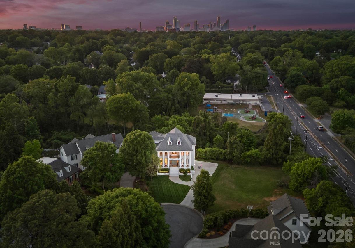 1120 Chollywood Dr., Charlotte, NC 28211