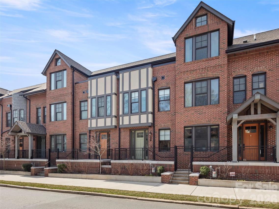 221 Broadway St., Asheville, NC 28801