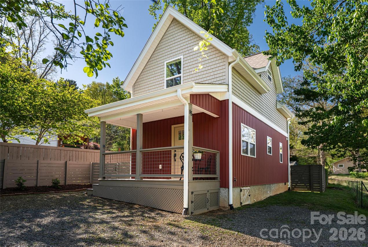 85 New Salem Rd., Swannanoa, NC 28778