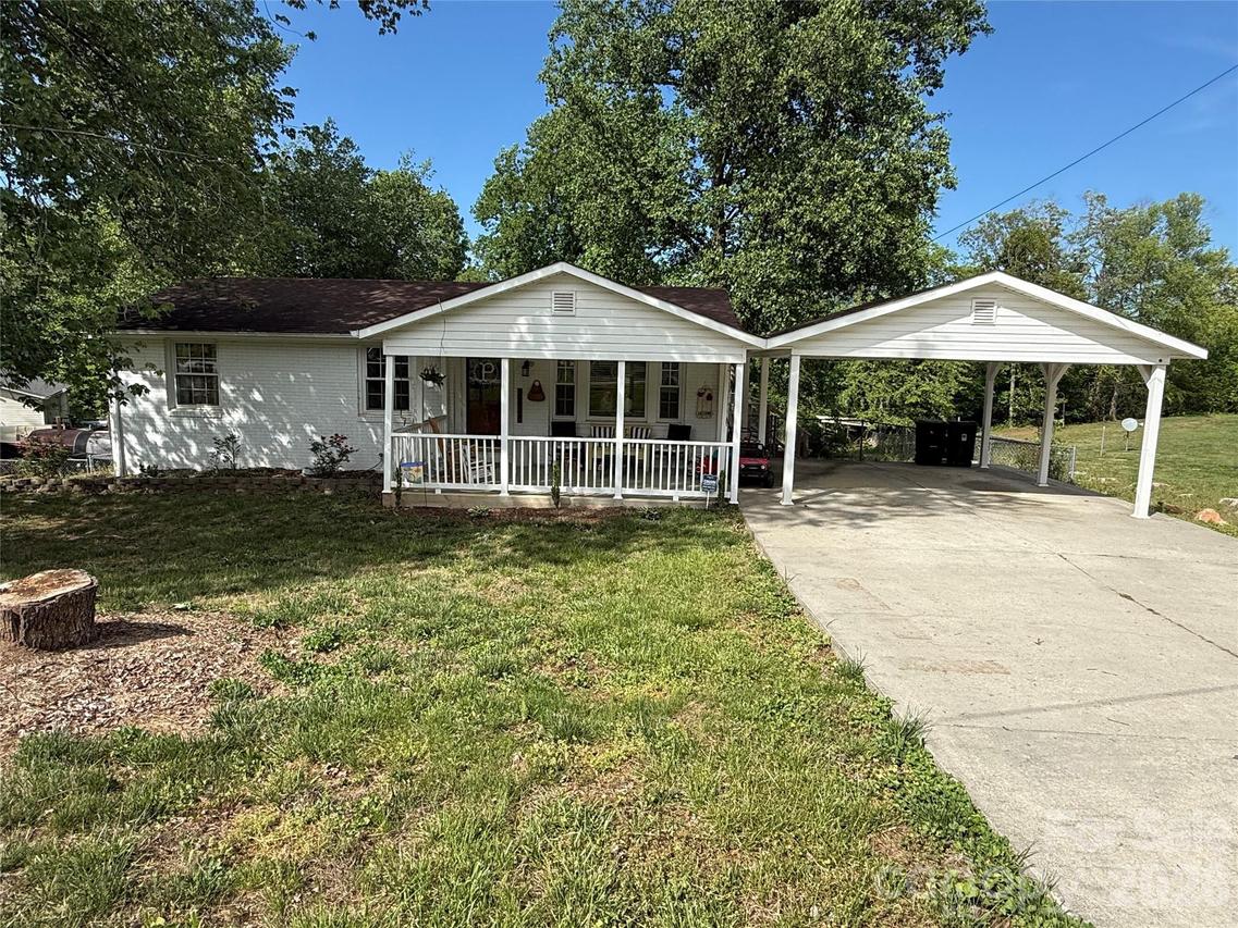 3678 Vantage Heights Cir., Lenoir, NC 28645