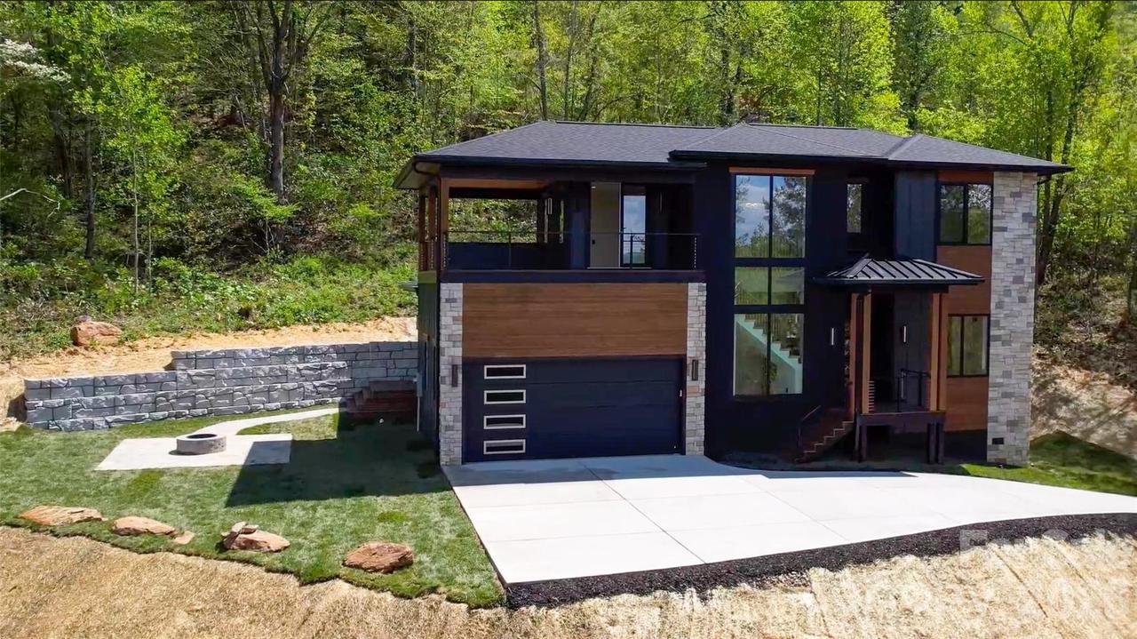 134 View Ridge Pkwy., Leicester, NC 28748