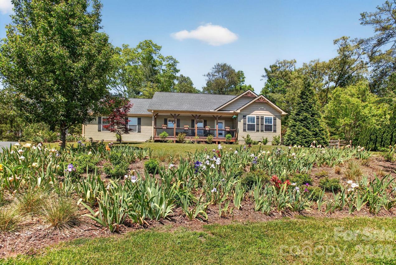 75 N Sunset Ridge Dr., Etowah, NC 28729