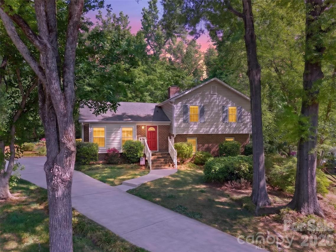 1511 Ormsby Ct., Charlotte, NC 28211