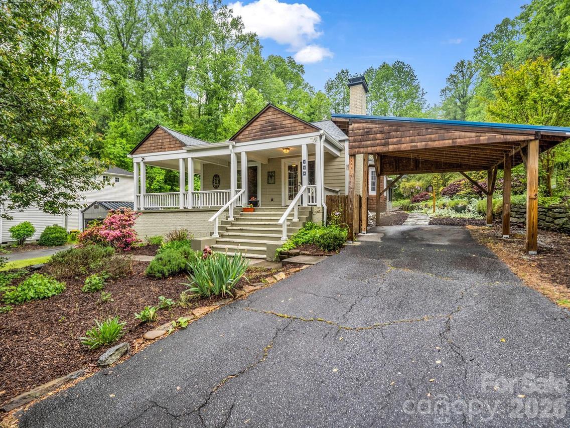 104 W Lake Ave., Hendersonville, NC 28739